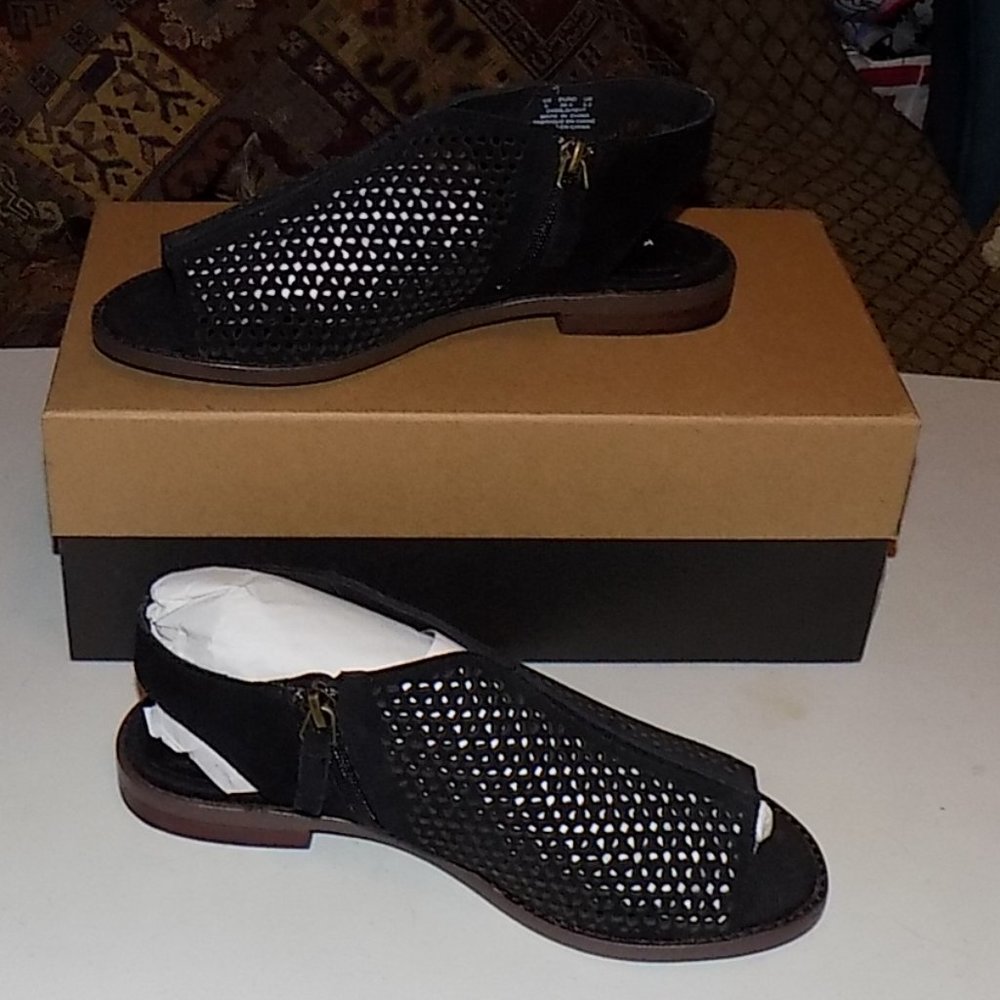 New Kelsi Dagger Seneca perforated leather US 6M
